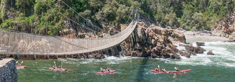 Kayak sur la rivière Tsitsikamma en Afrique du Sud