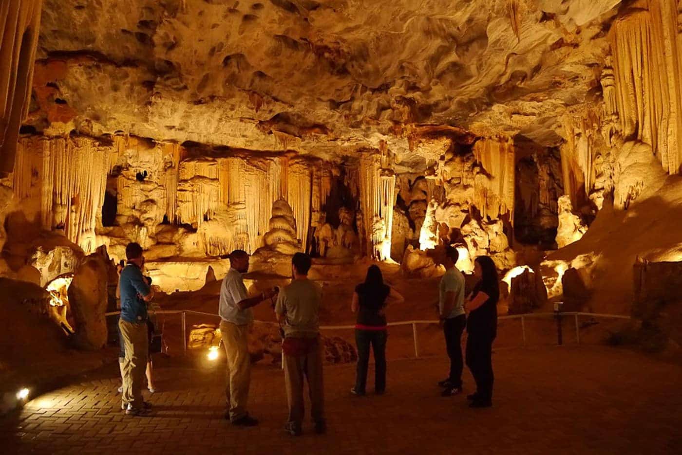 grottes-d-echo-groupe-afrique-du-sud-decouverte