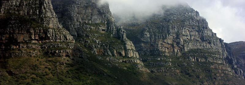table-mountain-nuageux-afrique-du-sud-decouverte