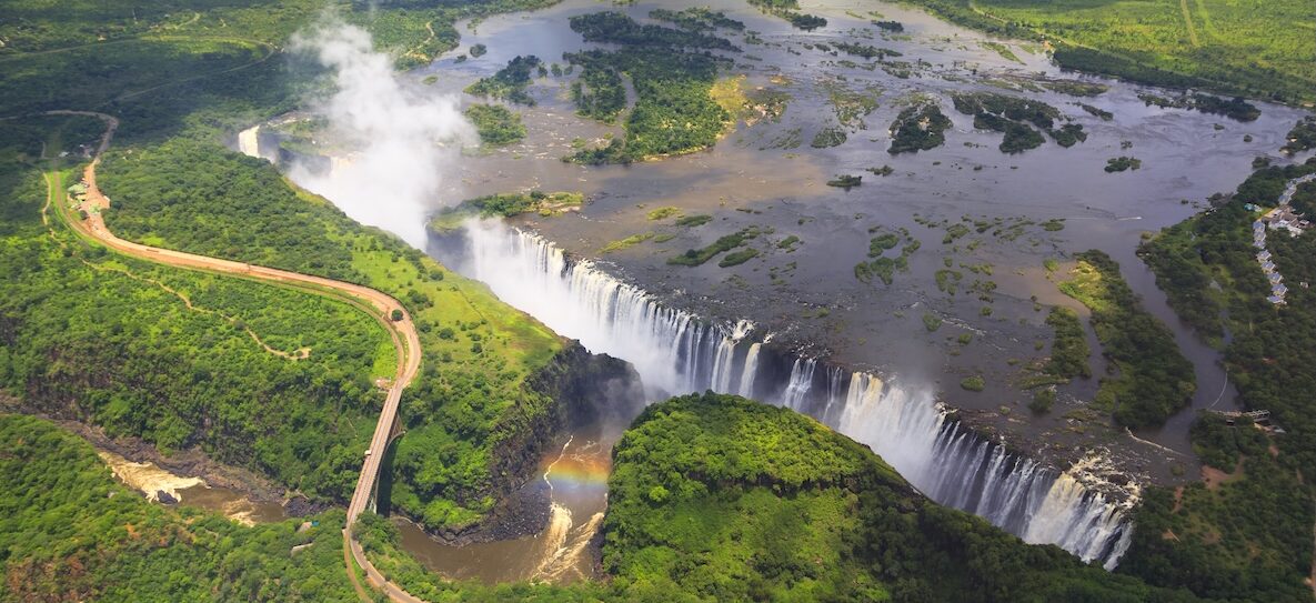 Vue aérienne des Chutes Victoria au Zimbabwe