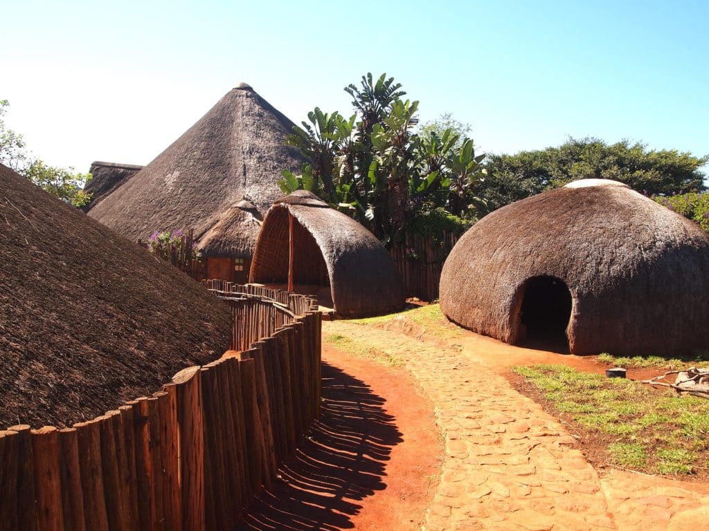 Hutte traditionnelle Zoulou architecture afrique du sud
